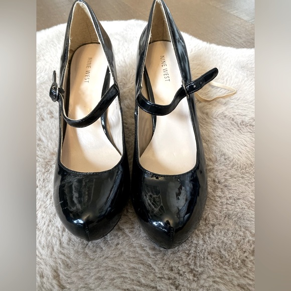 Nine West Rounded Toes Heels - Picture 1 of 6